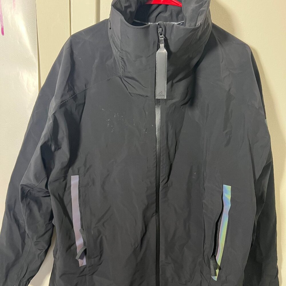 ✨ Spotlight on Style: Adidas Windbreaker/Rain Jacket ✨